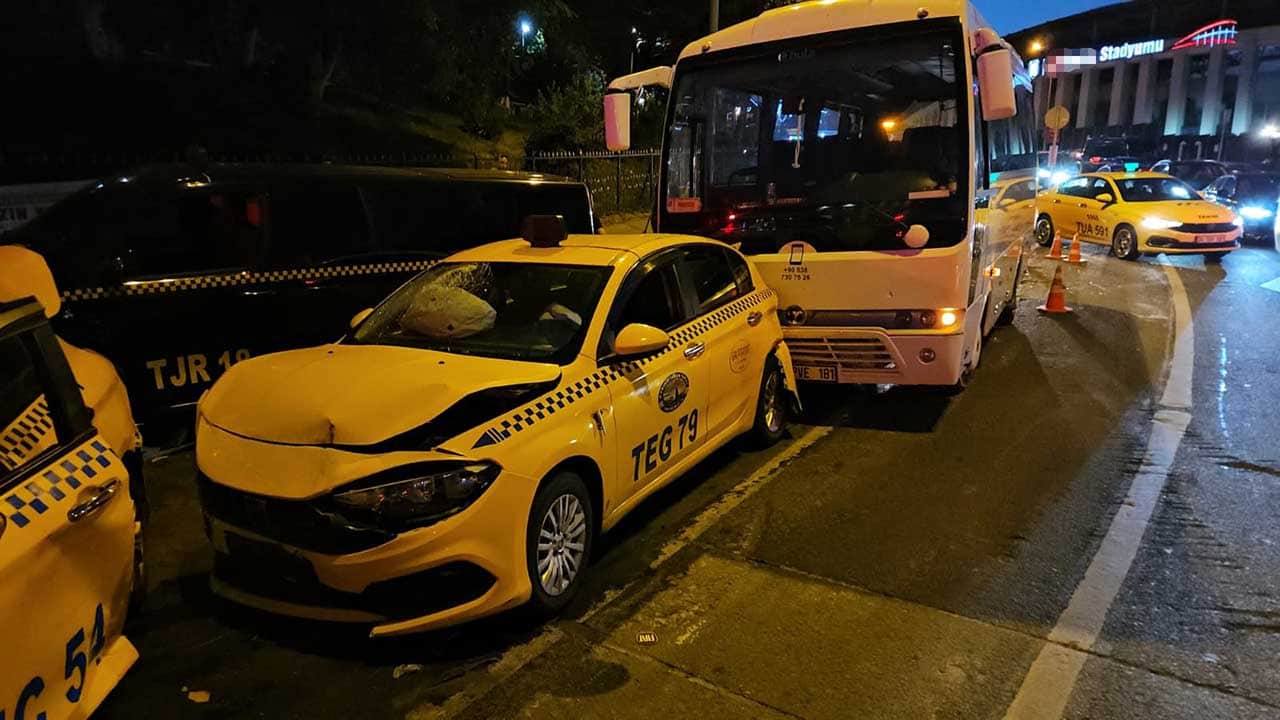 Foto - Beyoğlu'nda katliam gibi kaza! 8 araç birbirine girdi yaralılar var!
