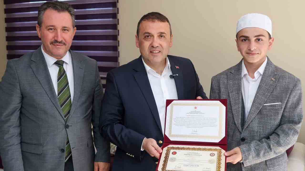 Foto - Bilecik’te Kur’an Kursu eğitmenlerine teşekkür: Vali’den hafız adaylarına destek ve tebrik ziyareti