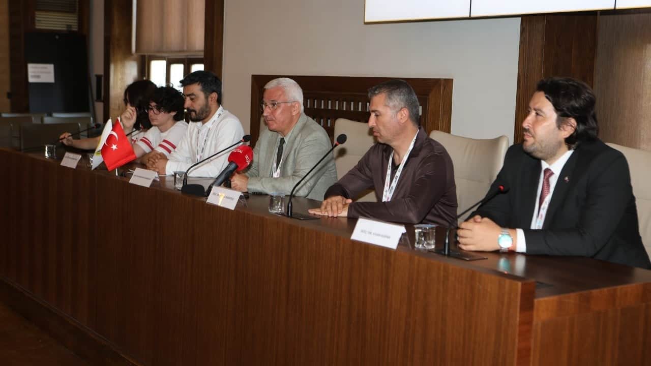Bilim diplomasisinde tarihi buluşma gerçekleşti: 50 ülkeden geleceğin liderleri İstanbul'da buluşuyor
