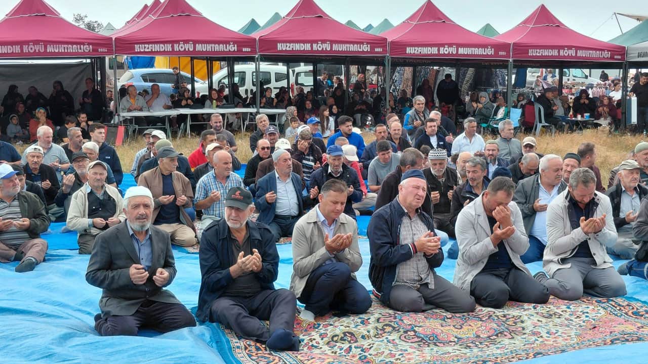 Foto - Bin 850 rakımlı zirvede şifa aradılar: Hacet Bayramı'nda sarı kantaron mesaisi