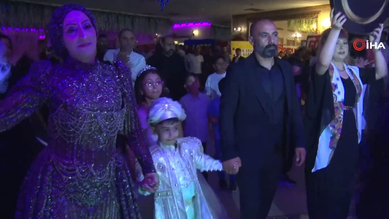 Binlerce aşiret mensubu katıldı: Sünnet düğününde takılan paraya inanamayacaksınız