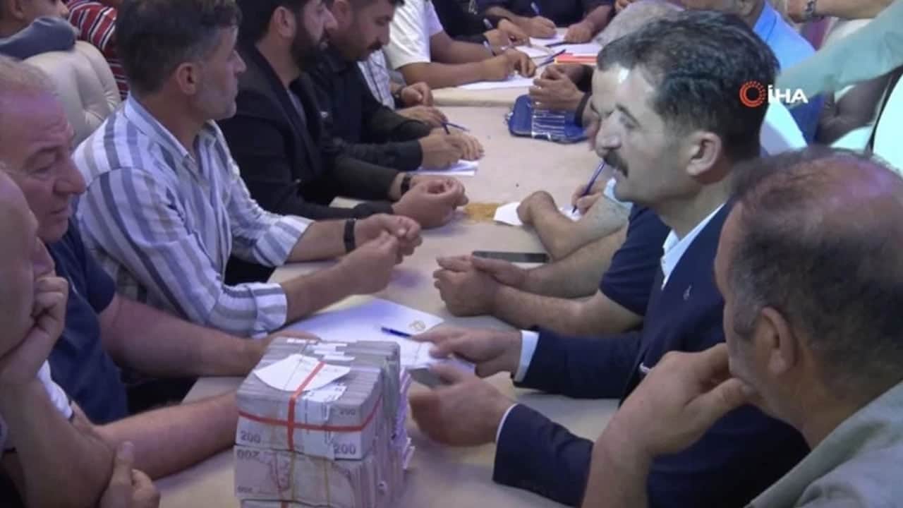 Foto - Binlerce aşiret mensubu katıldı: Sünnet düğününde takılan paraya inanamayacaksınız