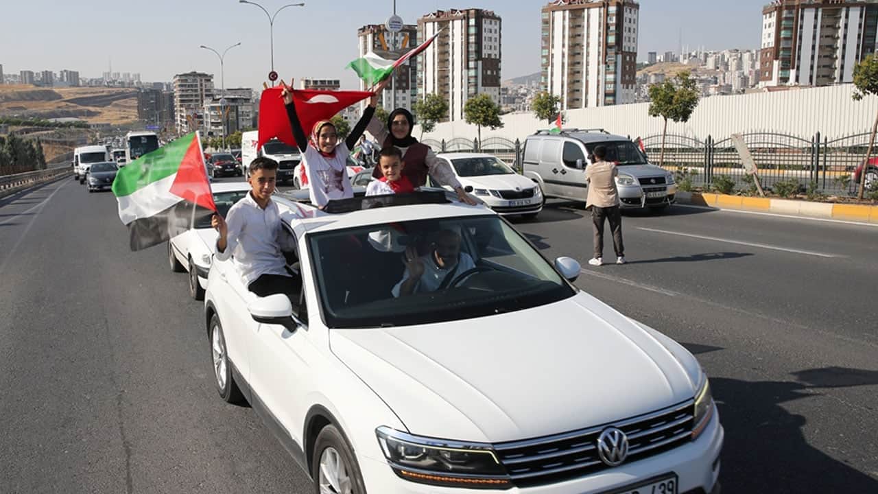 Foto - Bosna-Hersek'ten yola çıkan ‘Filistin Konvoyu’ Şanlıurfa'ya ulaştı
