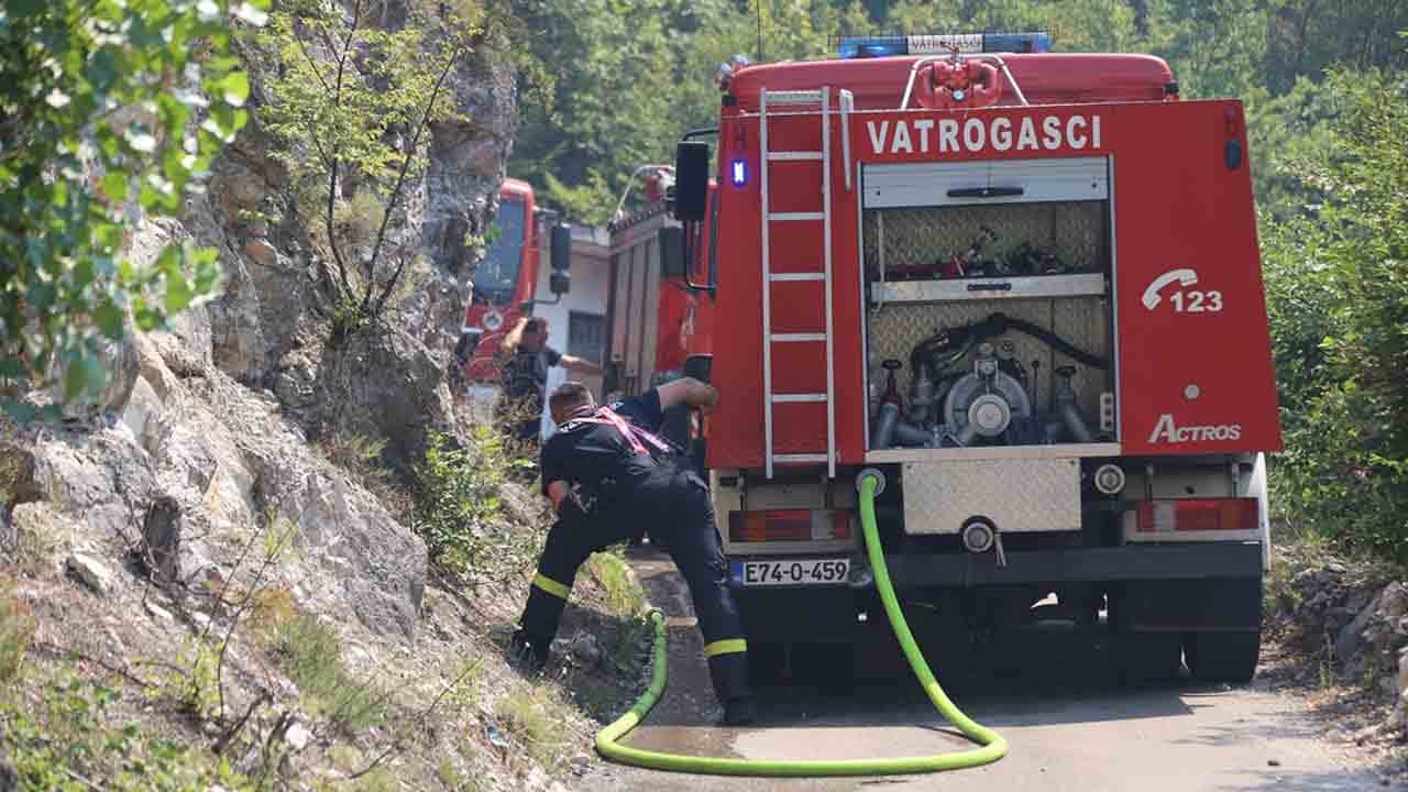 Foto - Bosna’da orman yangınlarına hava operasyonu: Askeri helikopterler devrede