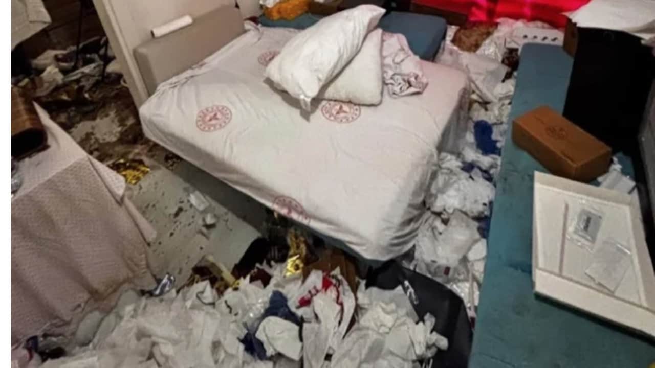 Foto - Bu nasıl hemşire böyle? Bu evde yaşıyordu, çöplerin içinde bulunanlar mesleğinden etti