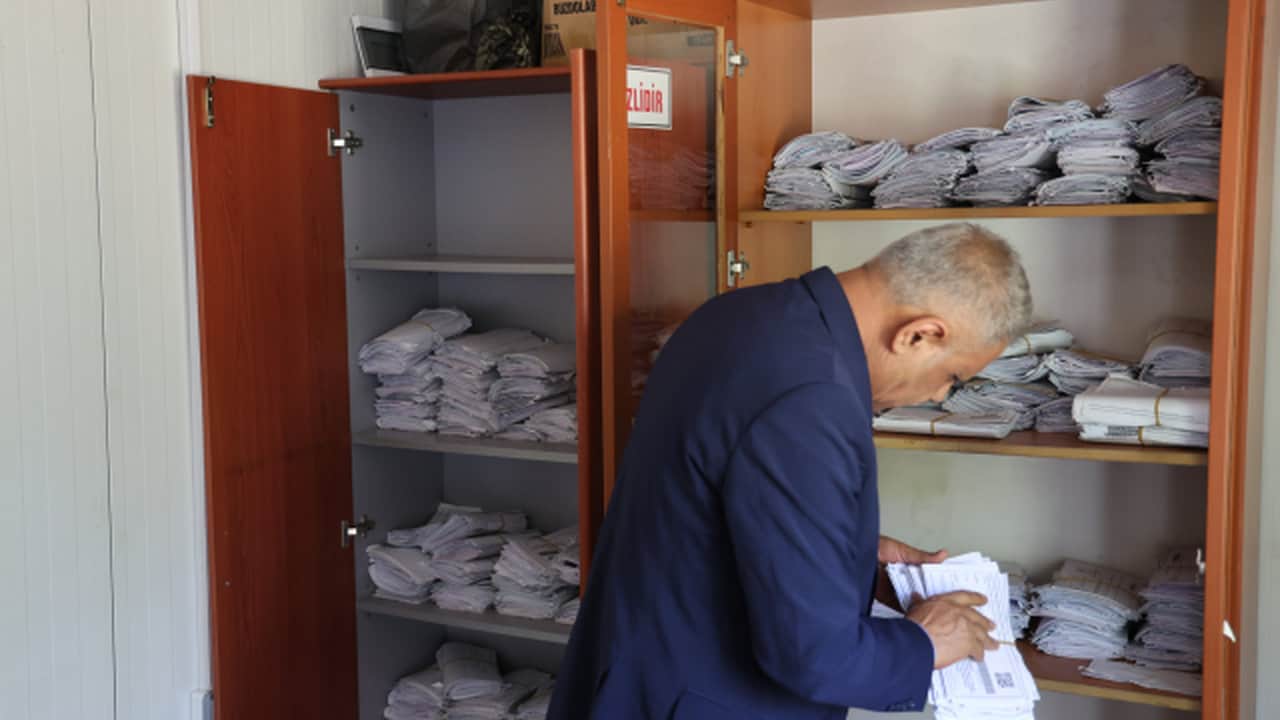 Foto - "Bu nasıl iş" diyerek resmi kurumlara çağrı yaptı! Türkiye’nin en büyük mahallesinin muhtarının resmen feleği şaştı