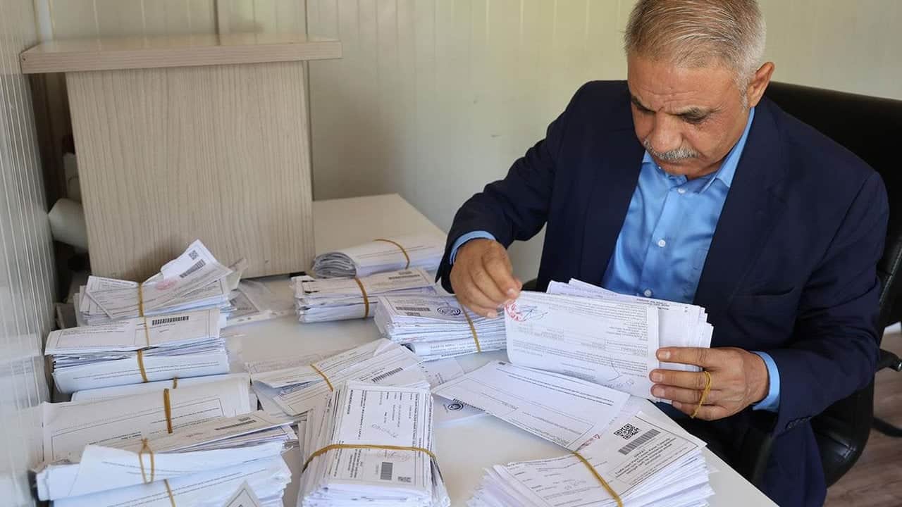"Bu nasıl iş" diyerek resmi kurumlara çağrı yaptı! Türkiye’nin en büyük mahallesinin muhtarının resmen feleği şaştı