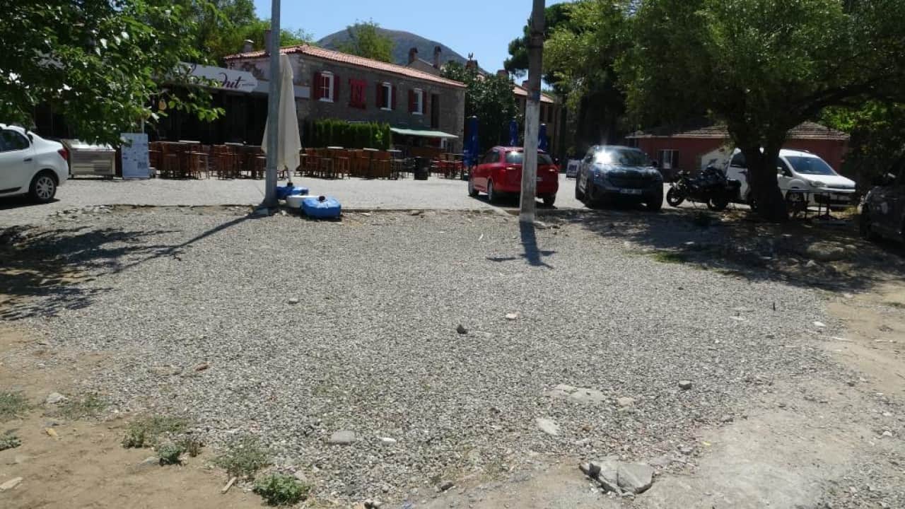 Foto - Büfe açmak için kiraladığı yere çivi bile çakamıyor! CHP’li belediyeden vatandaşa kazık