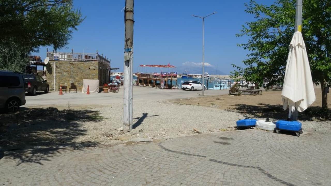 Foto - Büfe açmak için kiraladığı yere çivi bile çakamıyor! CHP’li belediyeden vatandaşa kazık