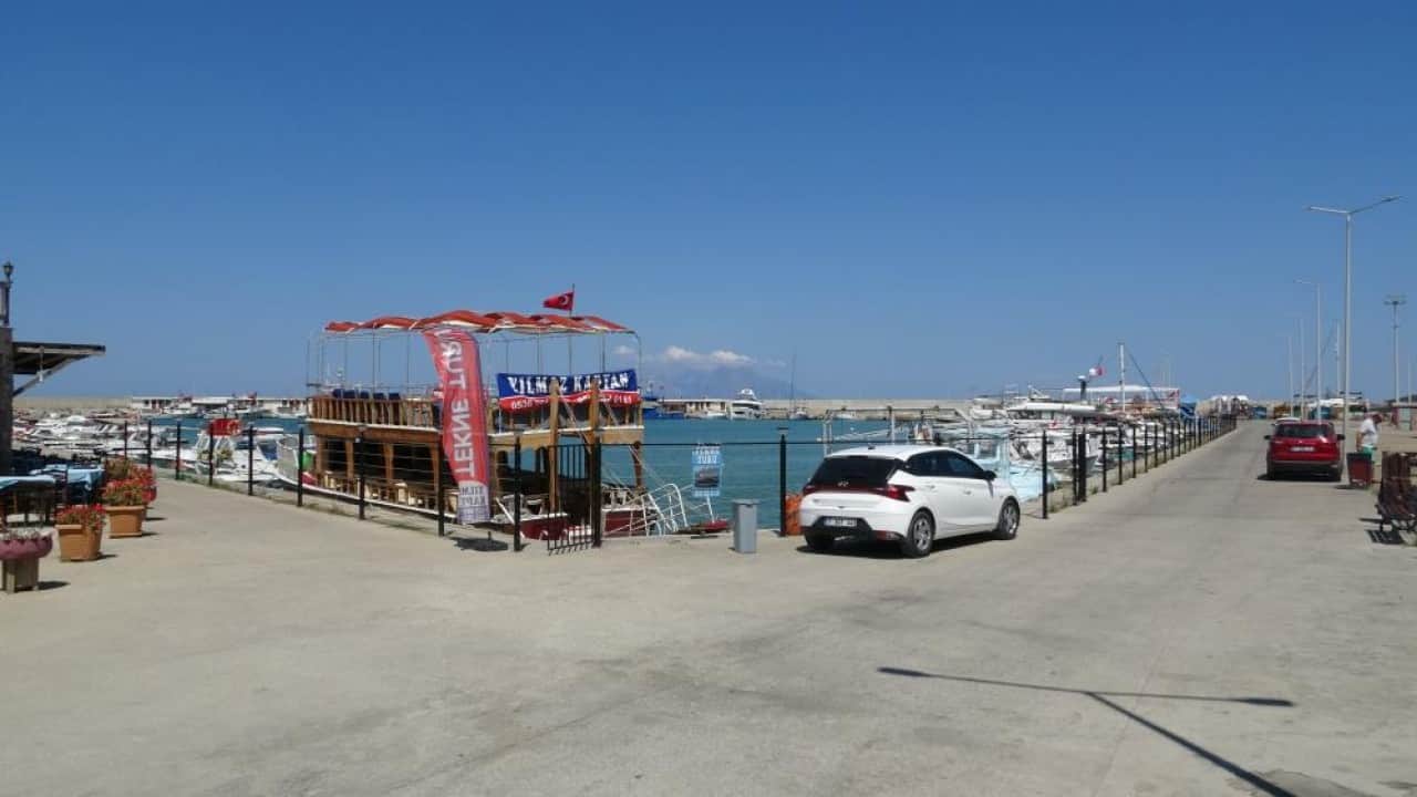 Foto - Büfe açmak için kiraladığı yere çivi bile çakamıyor! CHP’li belediyeden vatandaşa kazık