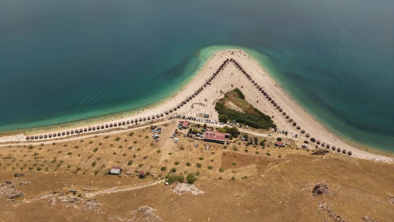 Foto - Burası Maldivler değil! Van Gölü'ndeki Çakıl Adası