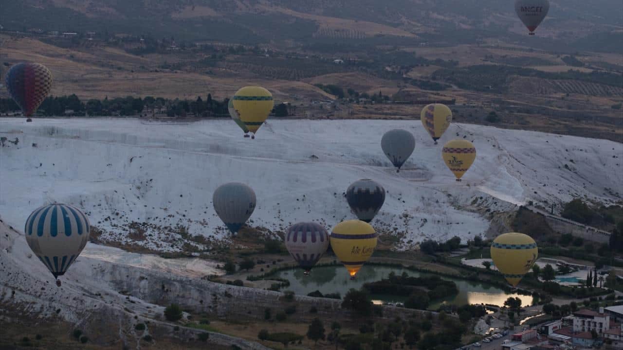 Foto - Burası Pamukkale! Balonlar gökyüzünü, gece müzeciliği tarihi canlandırıyor