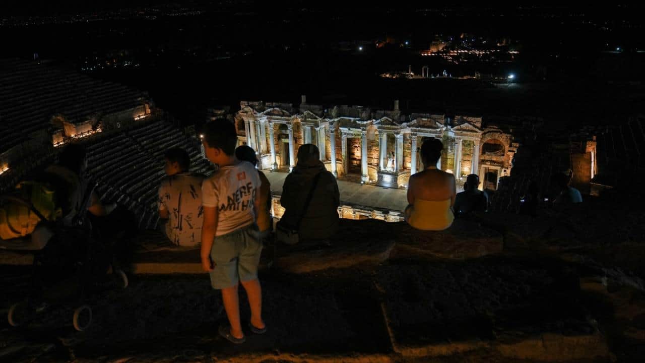 Foto - Burası Pamukkale! Balonlar gökyüzünü, gece müzeciliği tarihi canlandırıyor