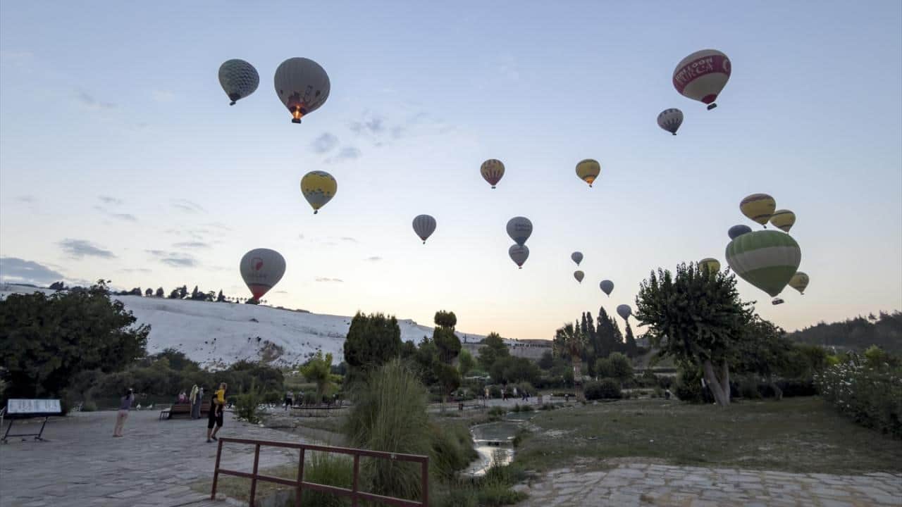 Foto - Burası Pamukkale! Balonlar gökyüzünü, gece müzeciliği tarihi canlandırıyor