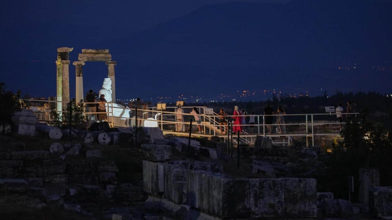 Foto - Burası Pamukkale! Balonlar gökyüzünü, gece müzeciliği tarihi canlandırıyor