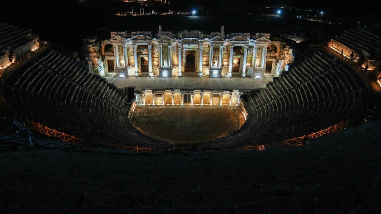 Foto - Burası Pamukkale! Balonlar gökyüzünü, gece müzeciliği tarihi canlandırıyor