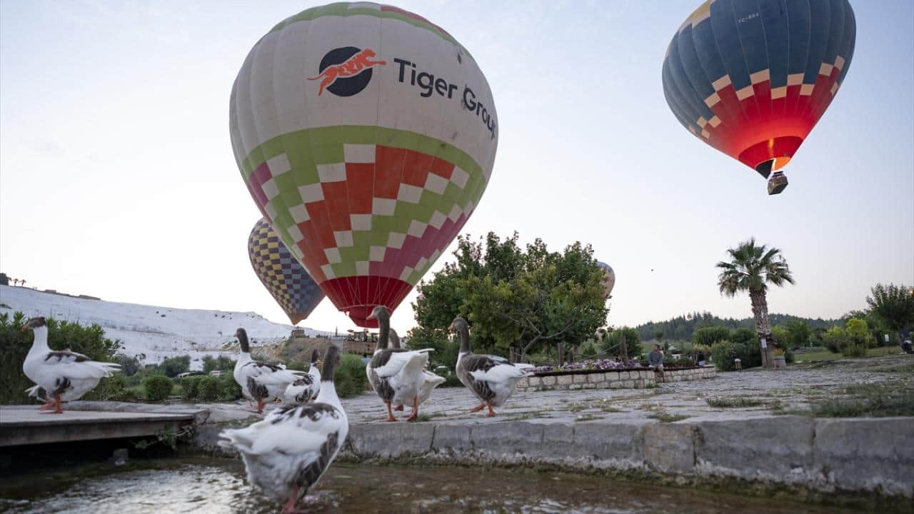Foto - Burası Pamukkale! Balonlar gökyüzünü, gece müzeciliği tarihi canlandırıyor