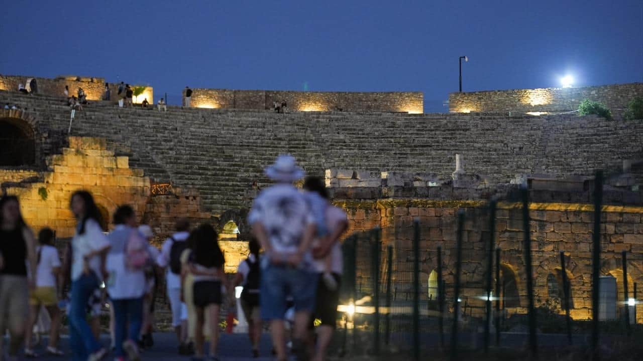 Foto - Burası Pamukkale! Balonlar gökyüzünü, gece müzeciliği tarihi canlandırıyor