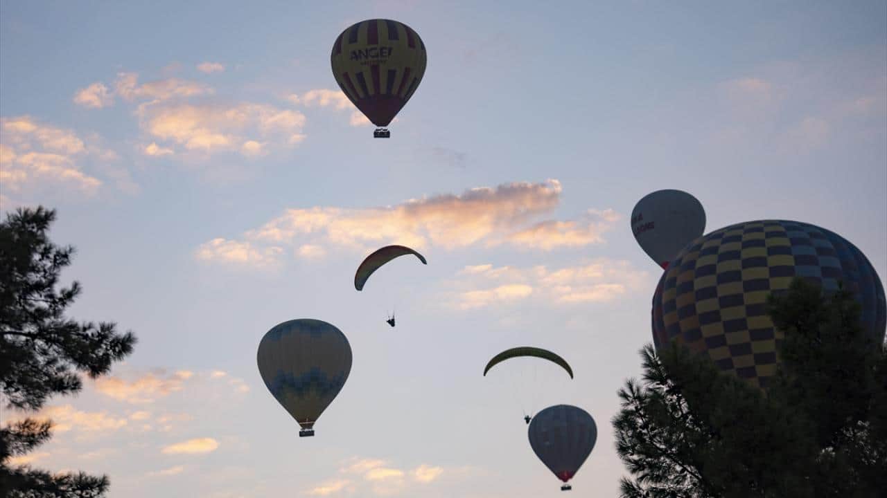Foto - Burası Pamukkale! Balonlar gökyüzünü, gece müzeciliği tarihi canlandırıyor