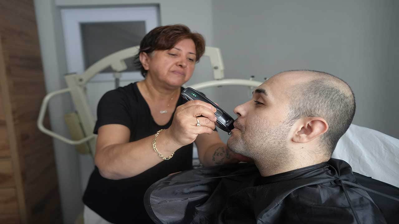 Bürokratik engel felçli gencin hayatını zindana çevirdi! Cihazı kapanınca ağrılar içinde feryat etti!