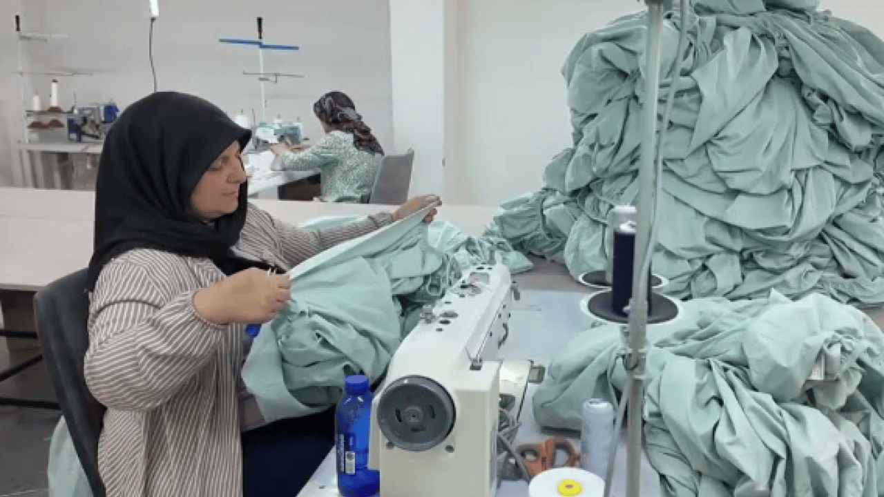 Foto - Bursa'da kadın girişimciden dev başarı: Çin'in elinden pazarı kaptı! İnegöl’den dünyaya tekstil ihraç ediyor