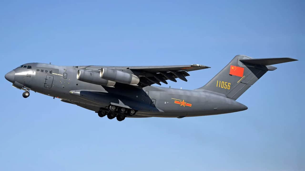 Foto - Bütün dengeleri allak bullak edecek! Nükleer görev kabiliyetli H-6N bombardıman uçağı ilk defa sergilendi