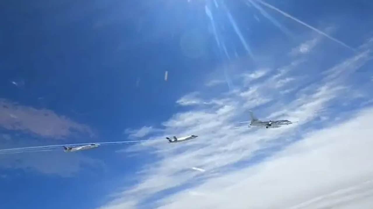 Foto - Bütün dengeleri allak bullak edecek! Nükleer görev kabiliyetli H-6N bombardıman uçağı ilk defa sergilendi