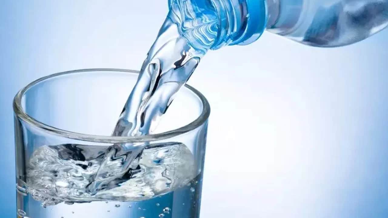 Cam şişe kullanın çağrısı yapıldı: Pet şişeden su içerken iki kez düşünün! Uzmanlardan uyarı