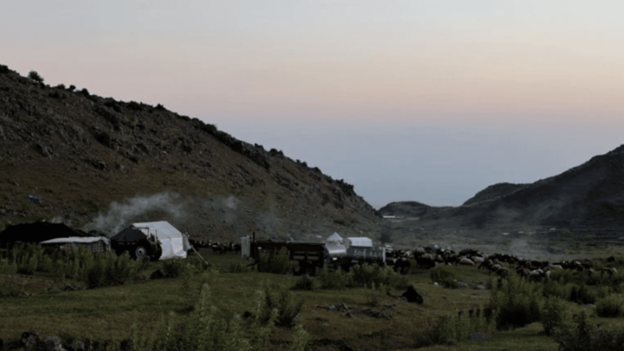 Foto - Çamur şelaleleri akıyordu: Ağrı dağında besicilerin yüzü güldü!