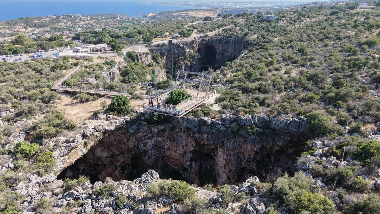 Foto - Cennet ve Cehennem obruklarına ziyaretçi akını! 452 basamakla iniliyor, içerisi buz gibi