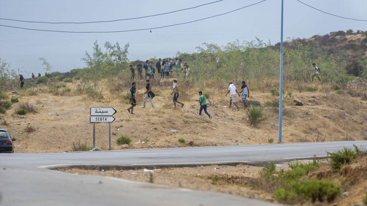 Foto - Ceuta’da sınır çöktü, hükümet asker gönderiyor, siyasi kriz kapıda… Göçmen krizine Schengen resti!
