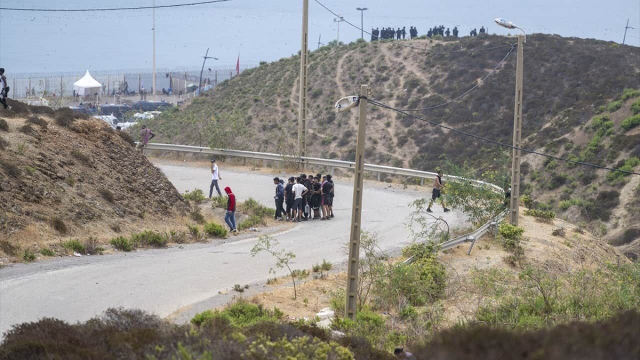 Foto - Ceuta’da sınır çöktü, hükümet asker gönderiyor, siyasi kriz kapıda… Göçmen krizine Schengen resti!