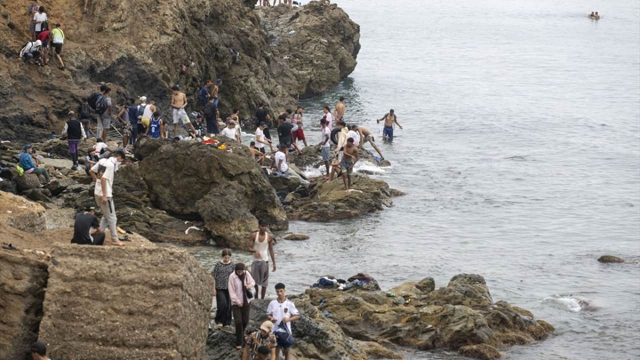 Foto - Ceuta’da sınır çöktü, hükümet asker gönderiyor, siyasi kriz kapıda… Göçmen krizine Schengen resti!