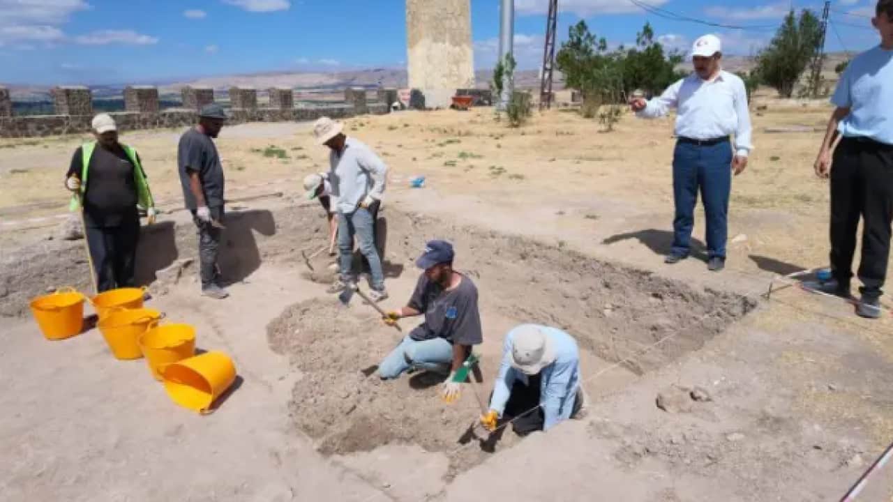 Foto - Çevre düzenlemesi yaparken keşfedildi: Tam 5 bin yıllık bulgulara rastlandı!