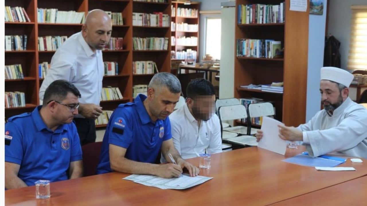 Foto - Cezaevinde İslam’la tanıştı, Müslüman oldu