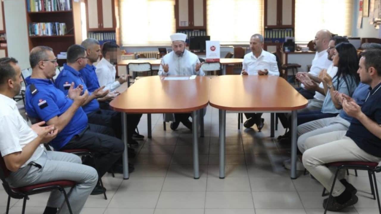 Foto - Cezaevinde İslam’la tanıştı, Müslüman oldu