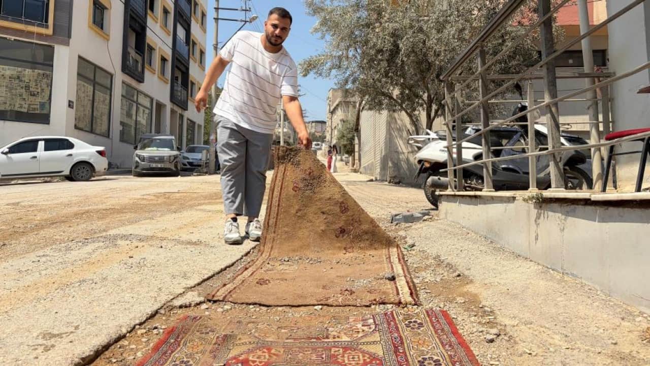 Foto - CHP’li Bayraklı Belediyesi ‘Çöp, çamur, çukur’dan vazgeçmiyor Kendileri seçip kendileri isyan etti