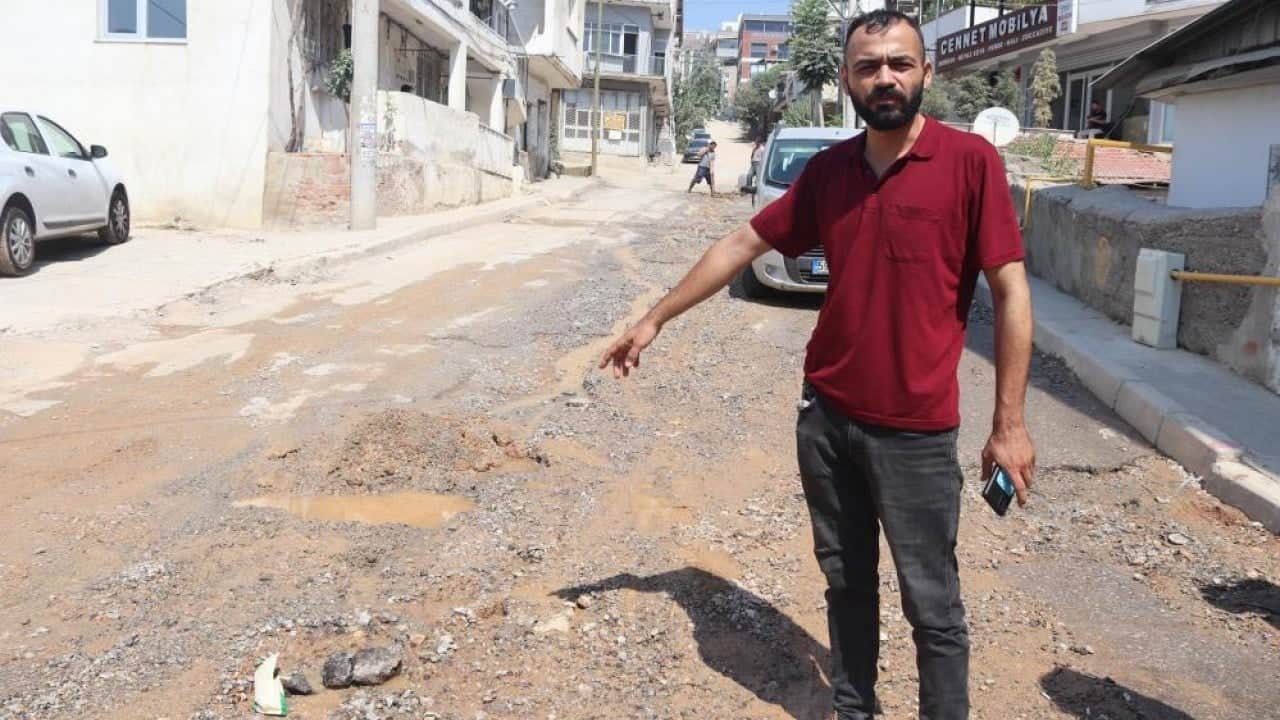 Foto - CHP’li Bayraklı Belediyesi ‘Çöp, çamur, çukur’dan vazgeçmiyor Kendileri seçip kendileri isyan etti