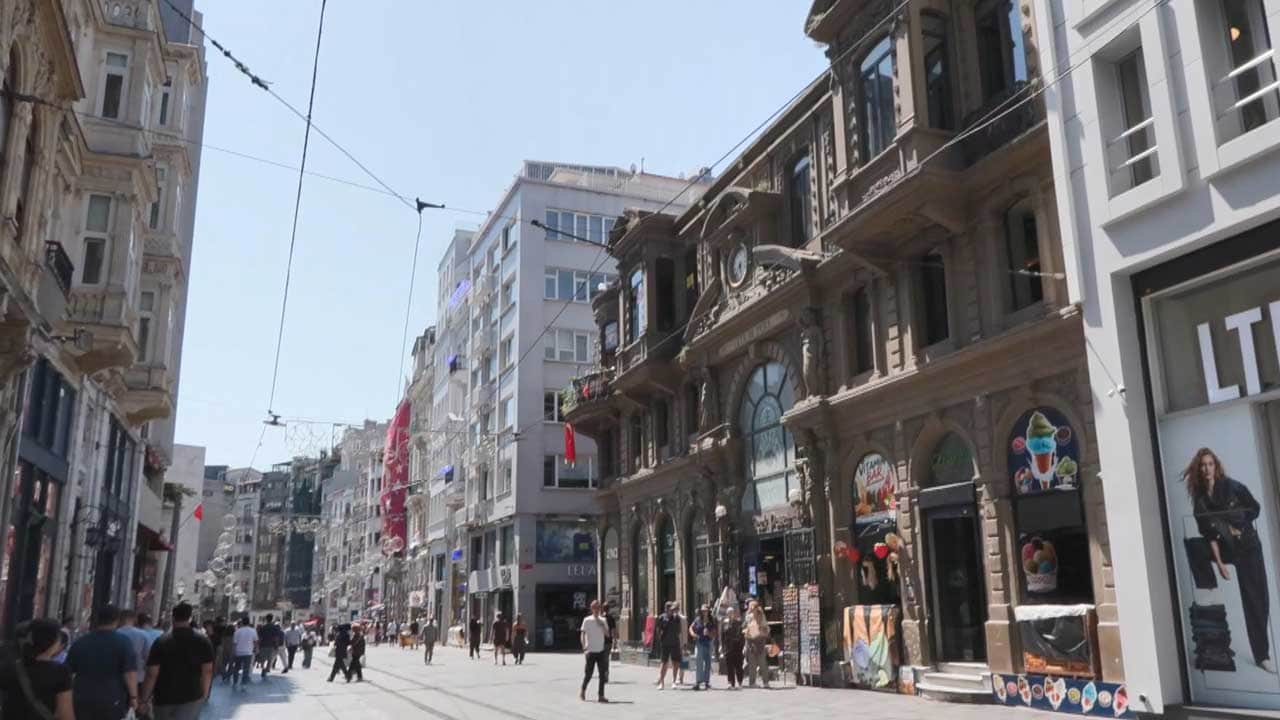 Foto - Çiçek Pasajı'nda tabela tartışması! Tarihi yapılar reklam panosu değil