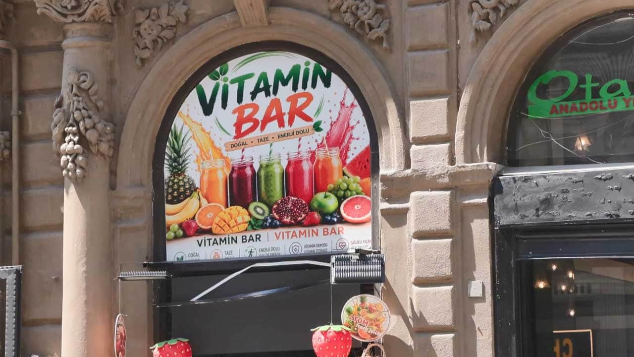 Foto - Çiçek Pasajı'nda tabela tartışması! Tarihi yapılar reklam panosu değil
