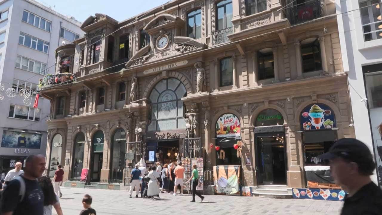 Foto - Çiçek Pasajı'nda tabela tartışması! Tarihi yapılar reklam panosu değil