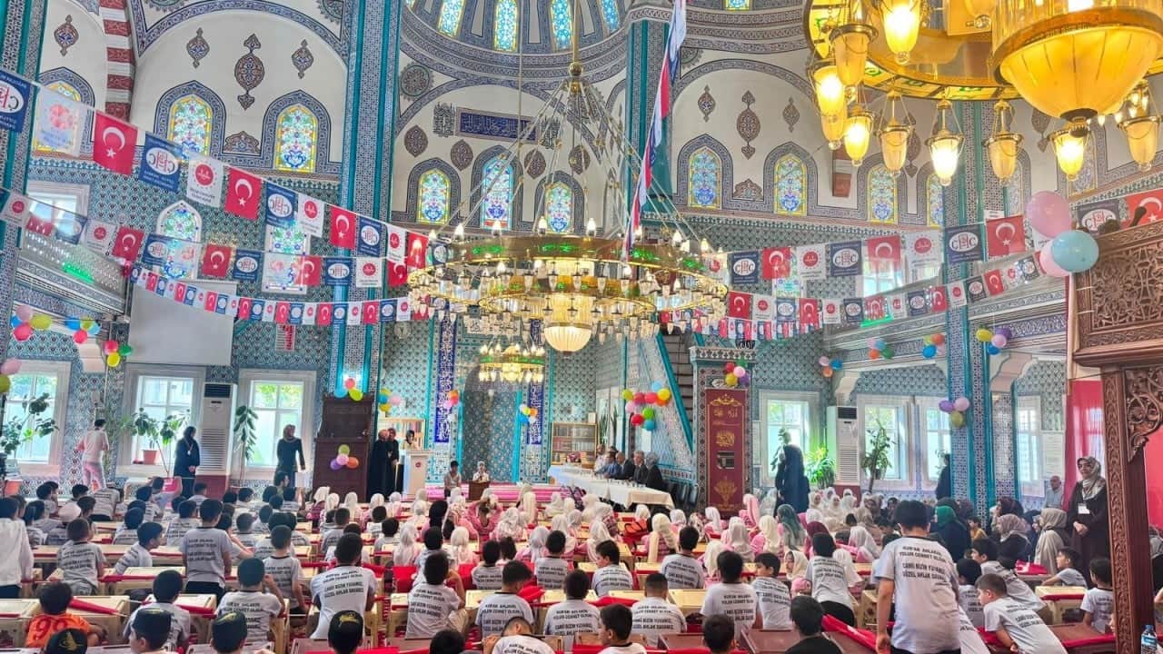 Foto - Çiftlik Demircan Camii’nde Kur’an Kursu coşkusu bu yılda rekor katılım oldu