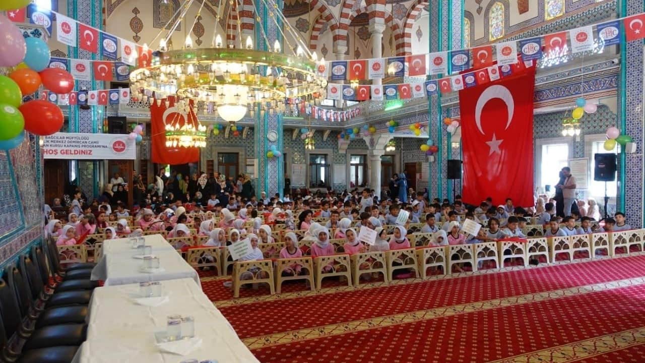Foto - Çiftlik Demircan Camii’nde Kur’an Kursu coşkusu bu yılda rekor katılım oldu