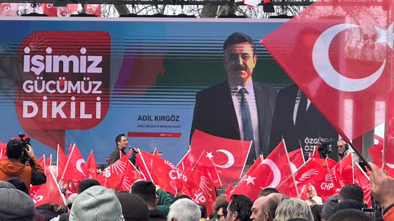 Foto - CHP’li başkana 8 yıldır tamir edilmeyen bozuk yol tepkisi: Yolunu seveyim Adil