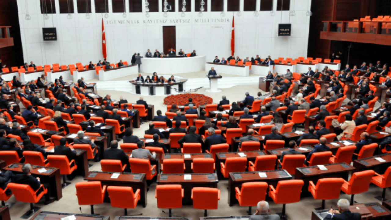 Foto - Çocuklara yönelik ceza düzenlemesinde ilk adım! Teklifin ilk 2 maddesi TBMM'de kabul edildi