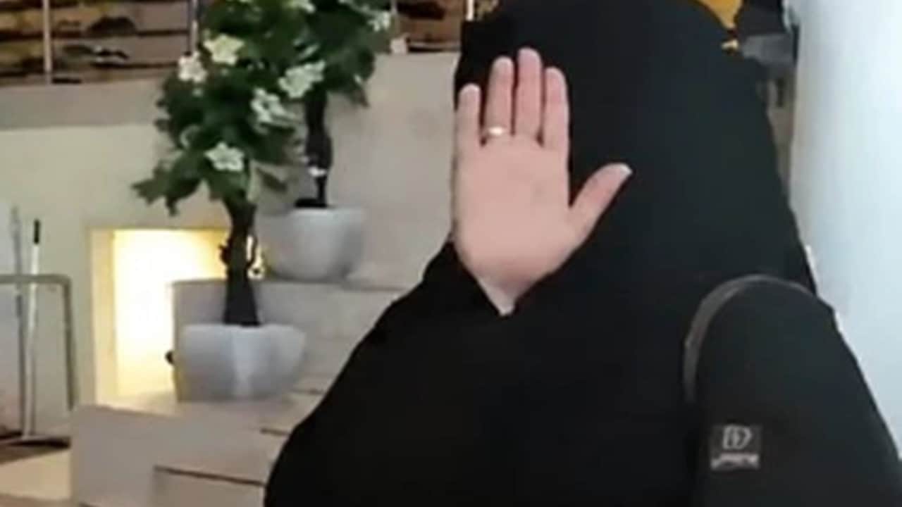 Foto - "Çocuklarımı korkutuyorsun" bahanesiyle rezalet! Sırf çarşaflı diye kadını su parkından kovdular