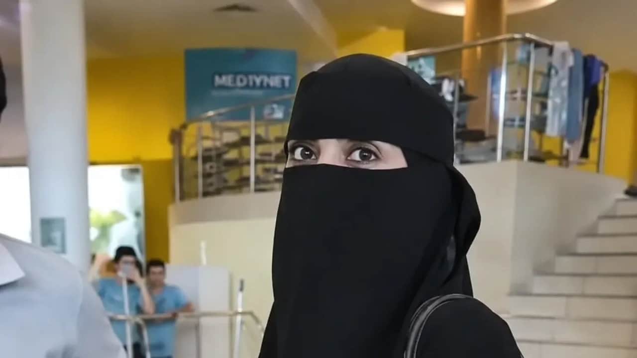 Foto - "Çocuklarımı korkutuyorsun" bahanesiyle rezalet! Sırf çarşaflı diye kadını su parkından kovdular
