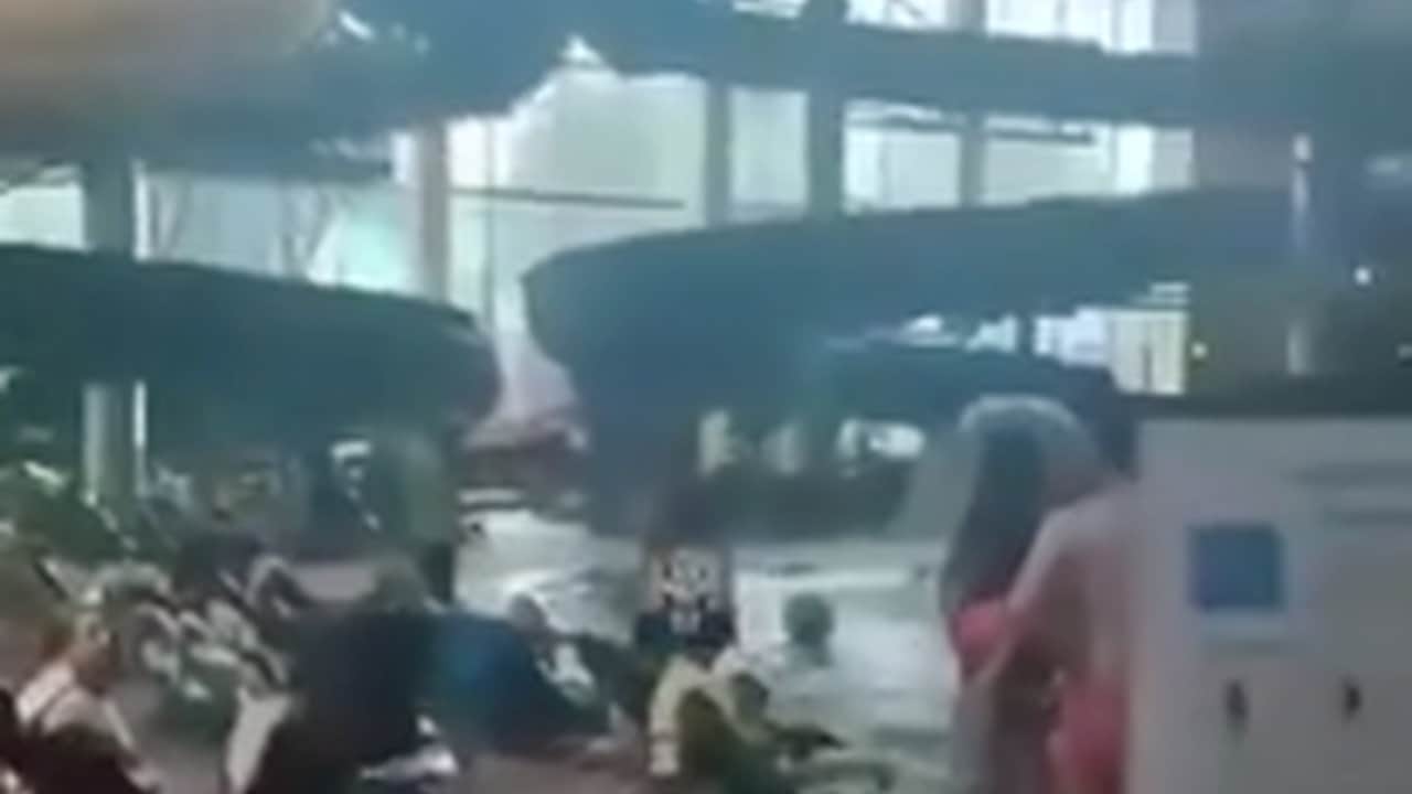 Foto - "Çocuklarımı korkutuyorsun" bahanesiyle rezalet! Sırf çarşaflı diye kadını su parkından kovdular
