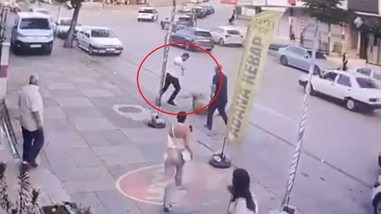 Çürümüş zihniyetin gençleri sapıttı: Kızlara laf emekliye dayak