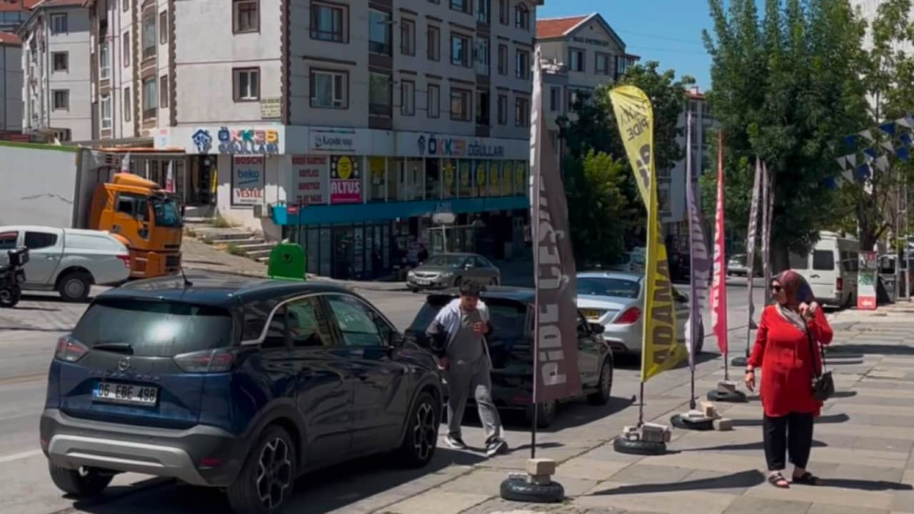 Foto - Çürümüş zihniyetin gençleri sapıttı: Kızlara laf emekliye dayak